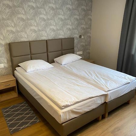 Gracja Bed & Breakfast Варшава Екстериор снимка